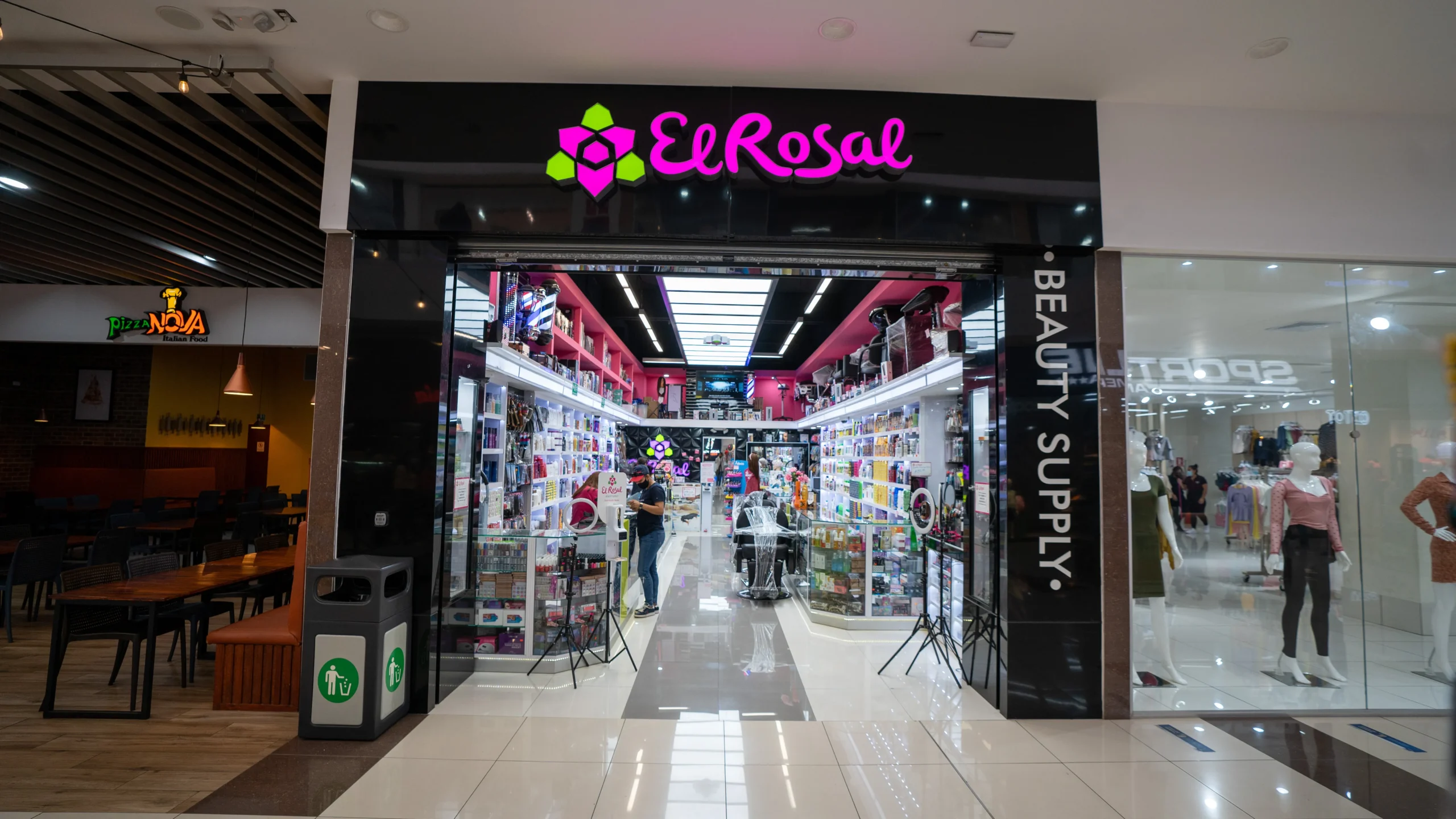 Fachada de El Rosal Beauty Supply — Plaza Mundo Apopa