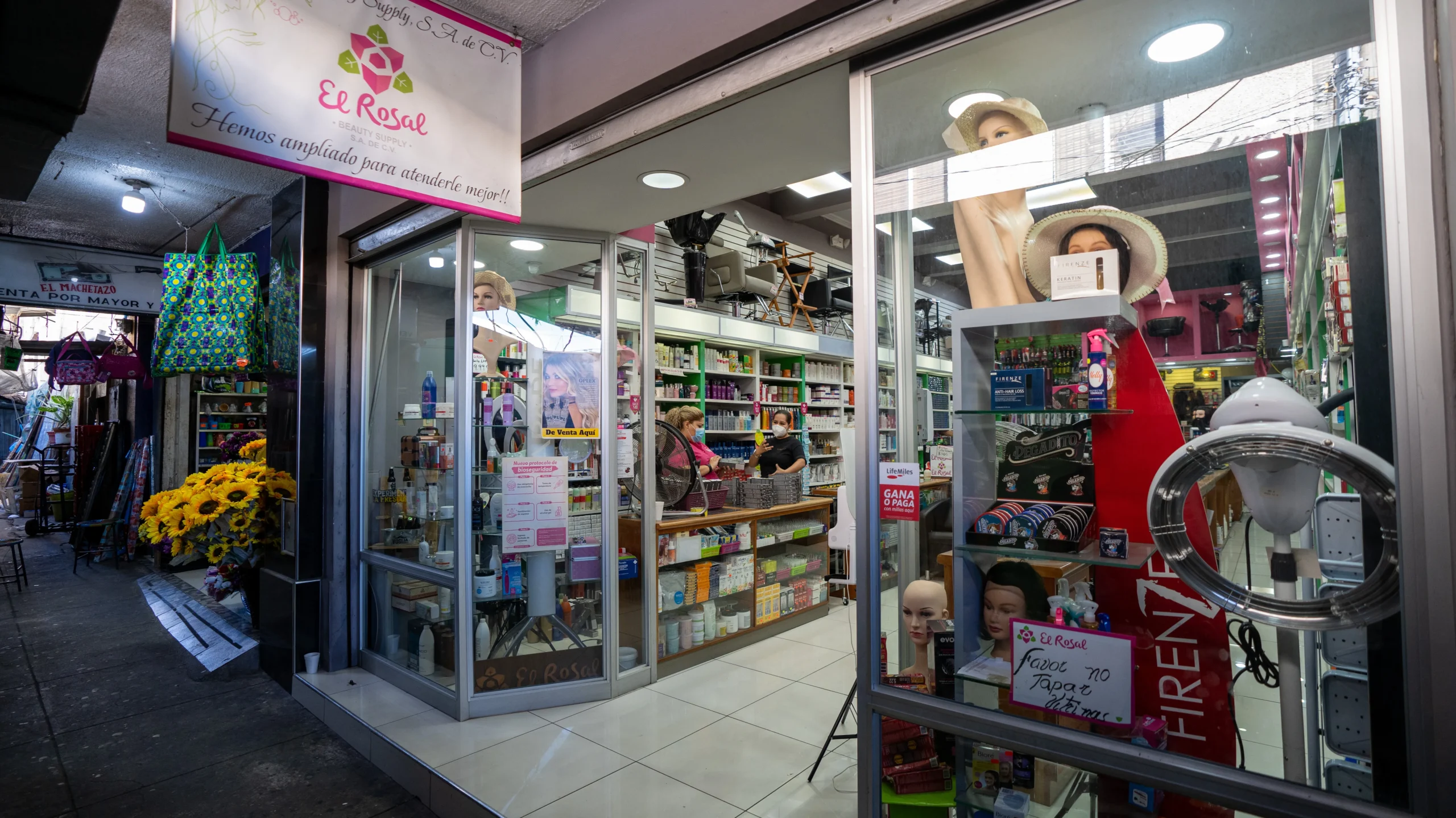 Fachada de El Rosal Beauty Supply — Centro de San Salvador