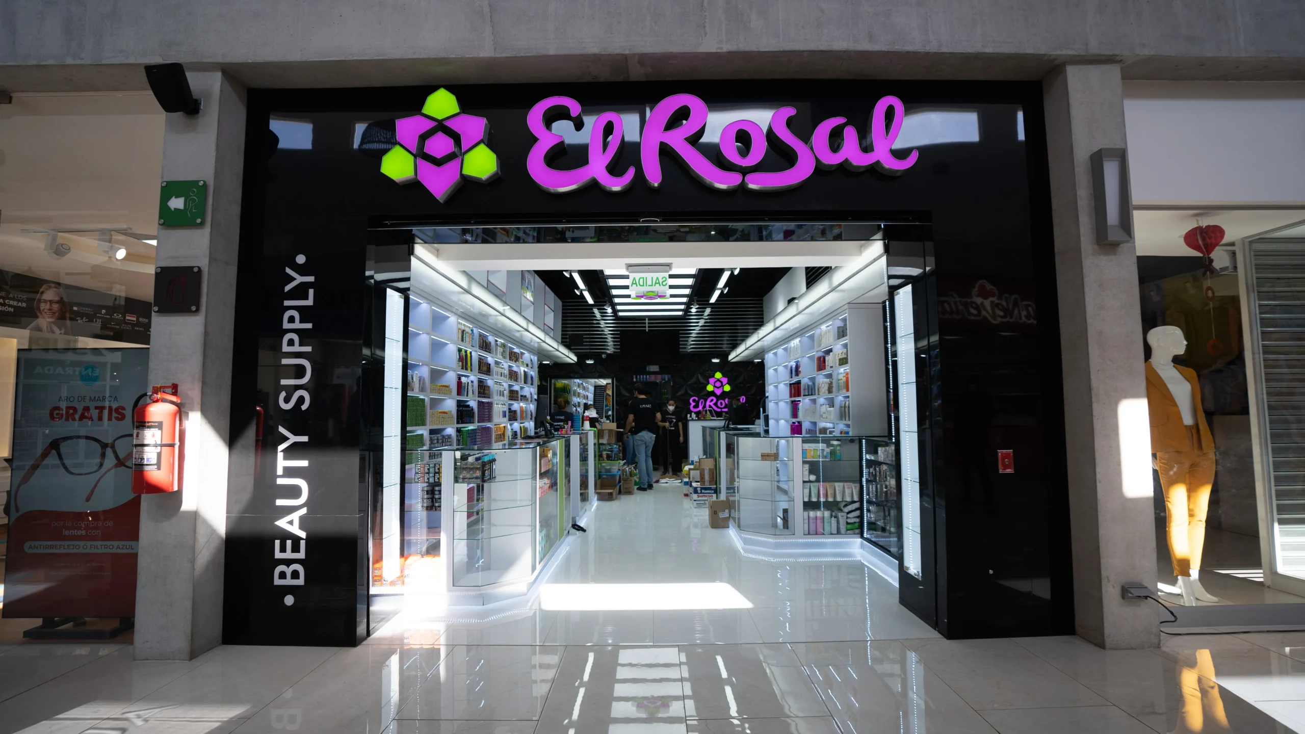 Fachada de El Rosal Beauty Supply — C.C. El Encuentro, Sonsonate
