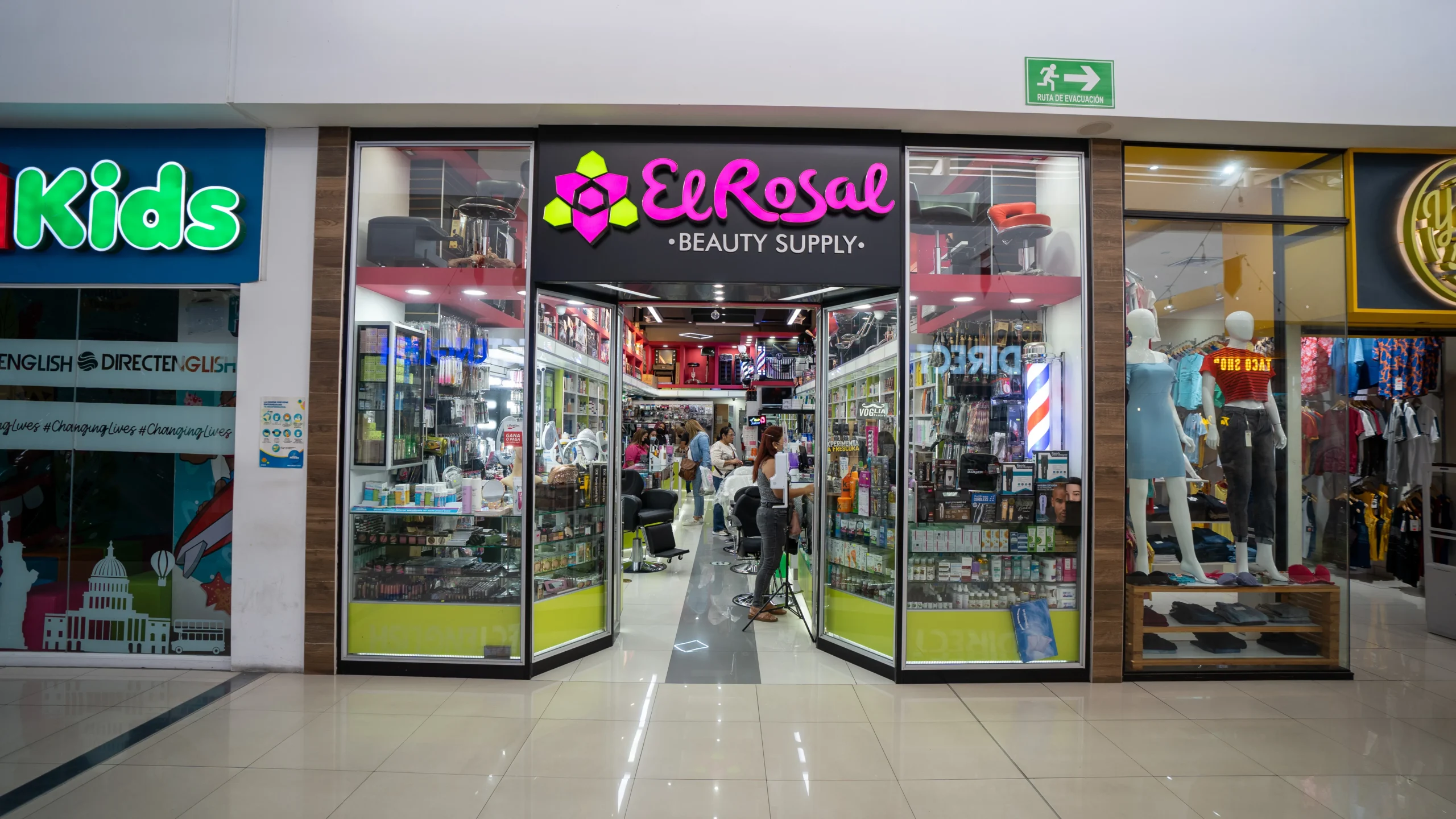 Fachada de El Rosal Beauty Supply — Plaza Mundo Soyapango 1.ª Etapa