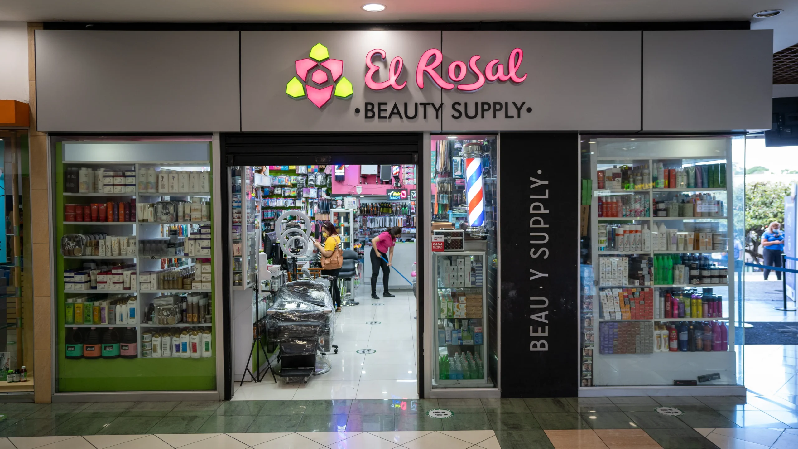 Fachada de El Rosal Beauty Supply — Plaza Mundo Soyapango 5.ª Etapa